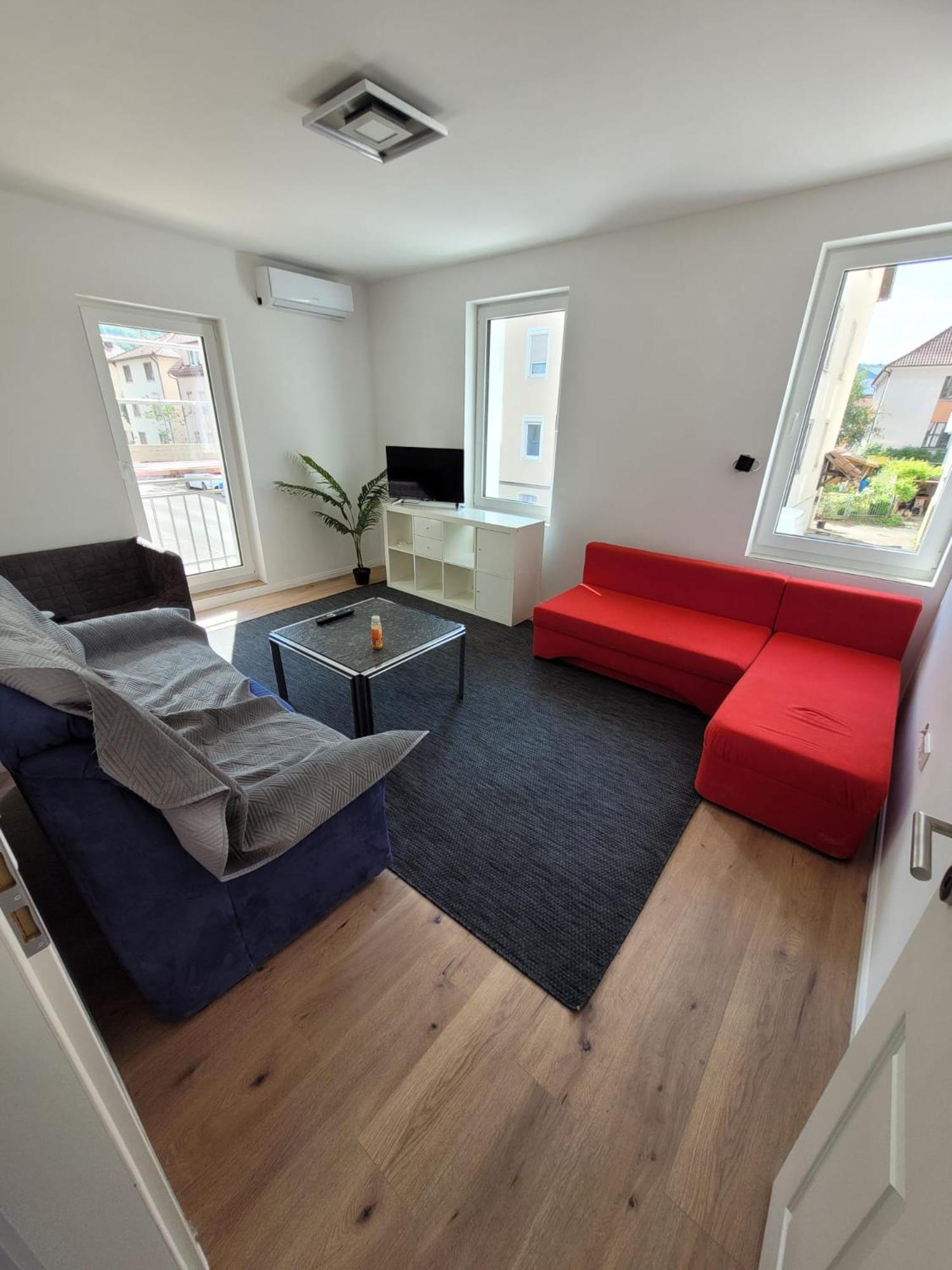 Schoene 3,5 Zimmer Handwerkerwohnung Free Parking Gute Lage アルプシュタット エクステリア 写真